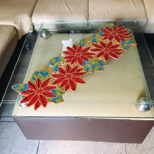Modern Allure Decorative Table Runner for Gatherings / Lixra
