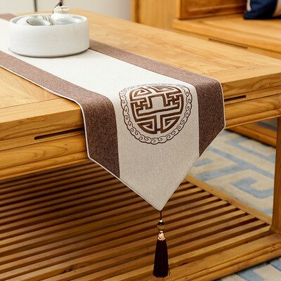 Embroidered Polyester Table Runner / Lixra