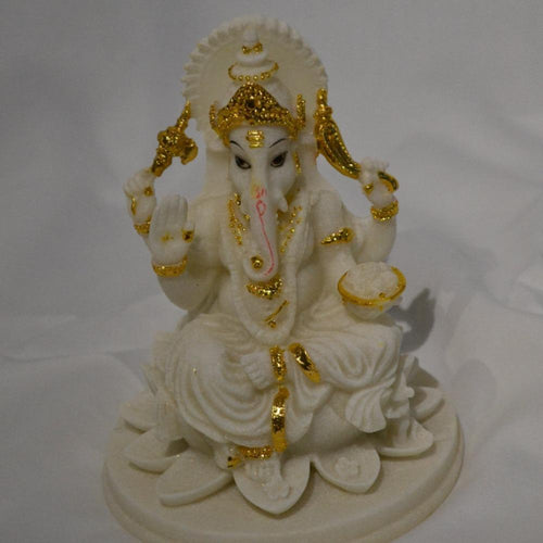 Polyresin Hand Carved Endearing White Showpiece / Lixra